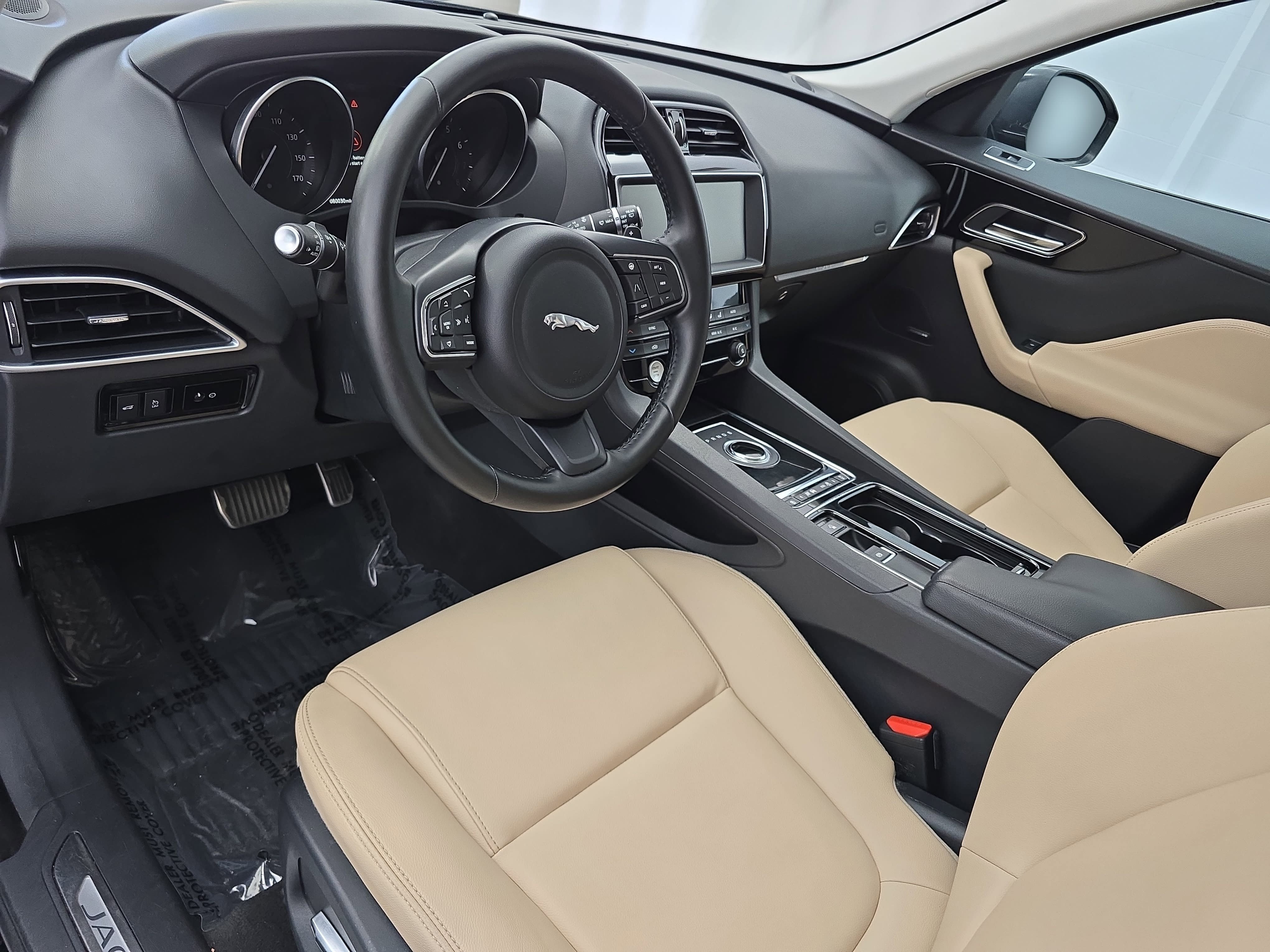 Used 2019 Jaguar F-PACE Premium AWD/4WD image 16
