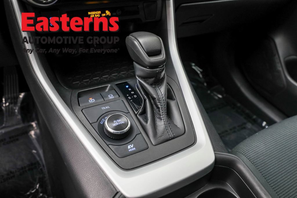 Used 2021 Toyota RAV4 LE image 13