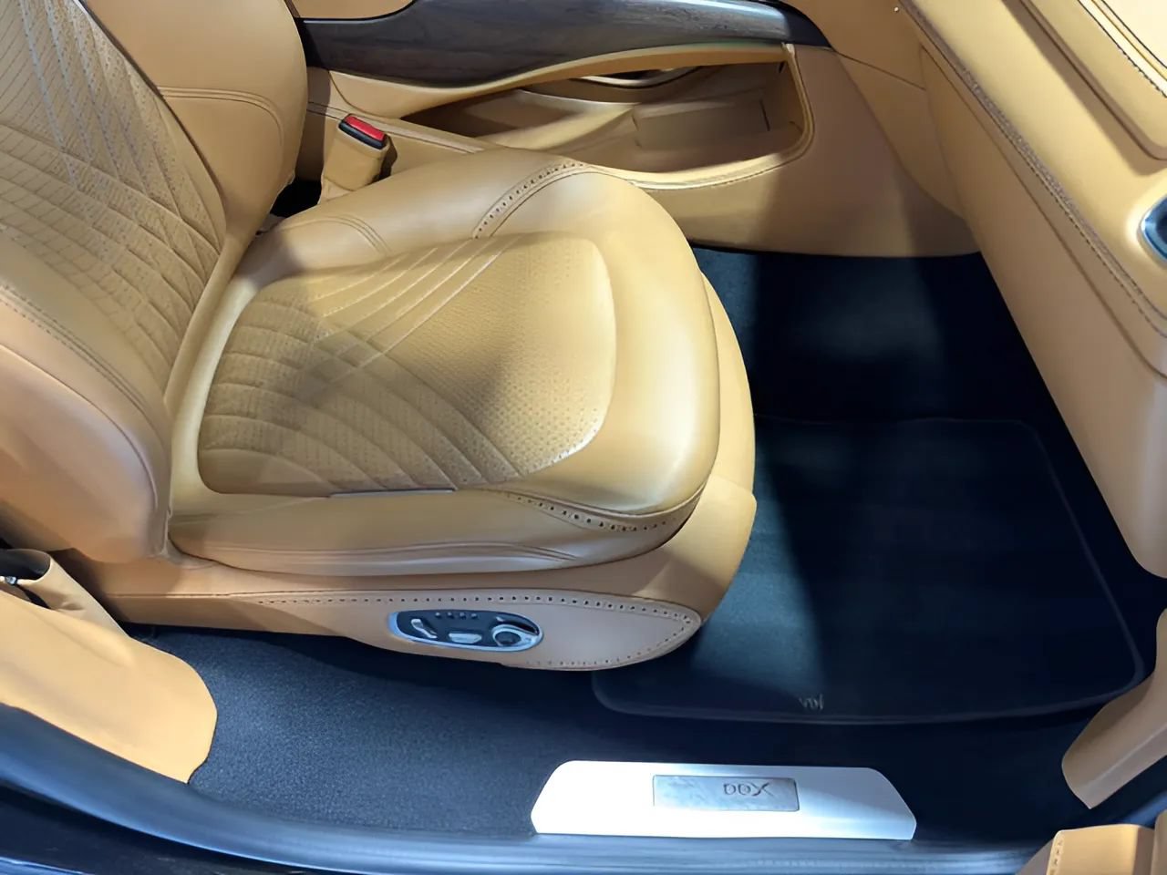 Used 2021 Aston Martin DBX AWD/4WD image 26