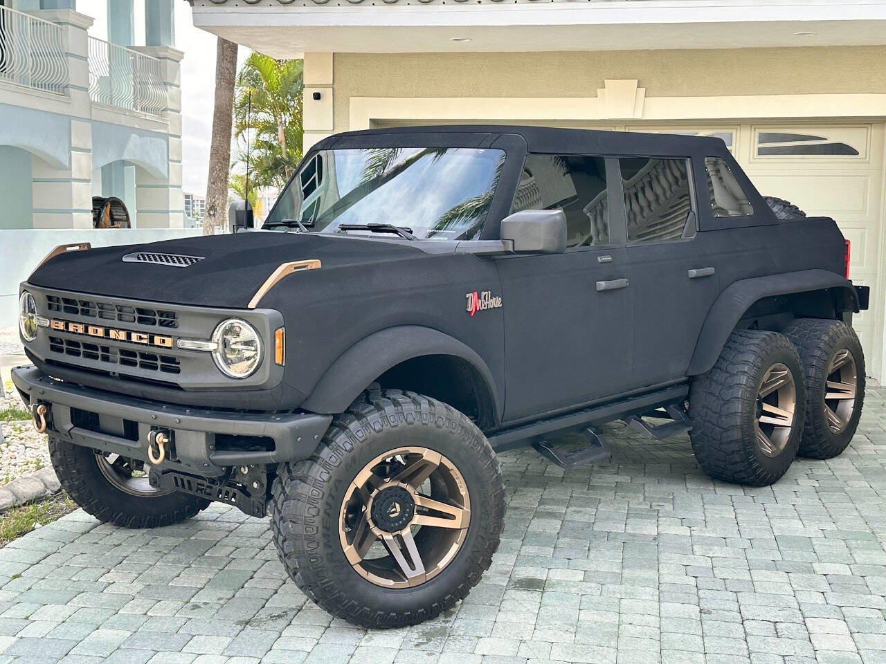 Used 2021 Ford Bronco Black Diamond image 4