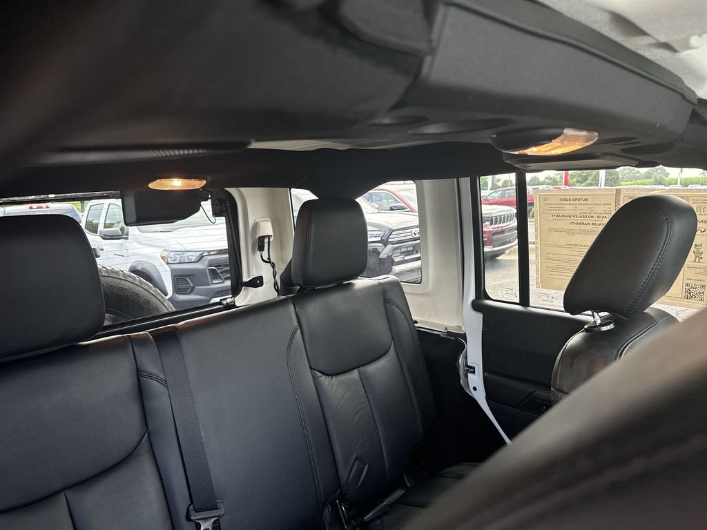 Used 2017 Jeep Wrangler Unlimited Sahara AWD/4WD image 14