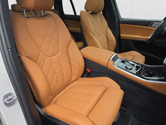 Used 2025 BMW X5 xDrive40i w/ Parking Assistance Package AWD/4WD image 10