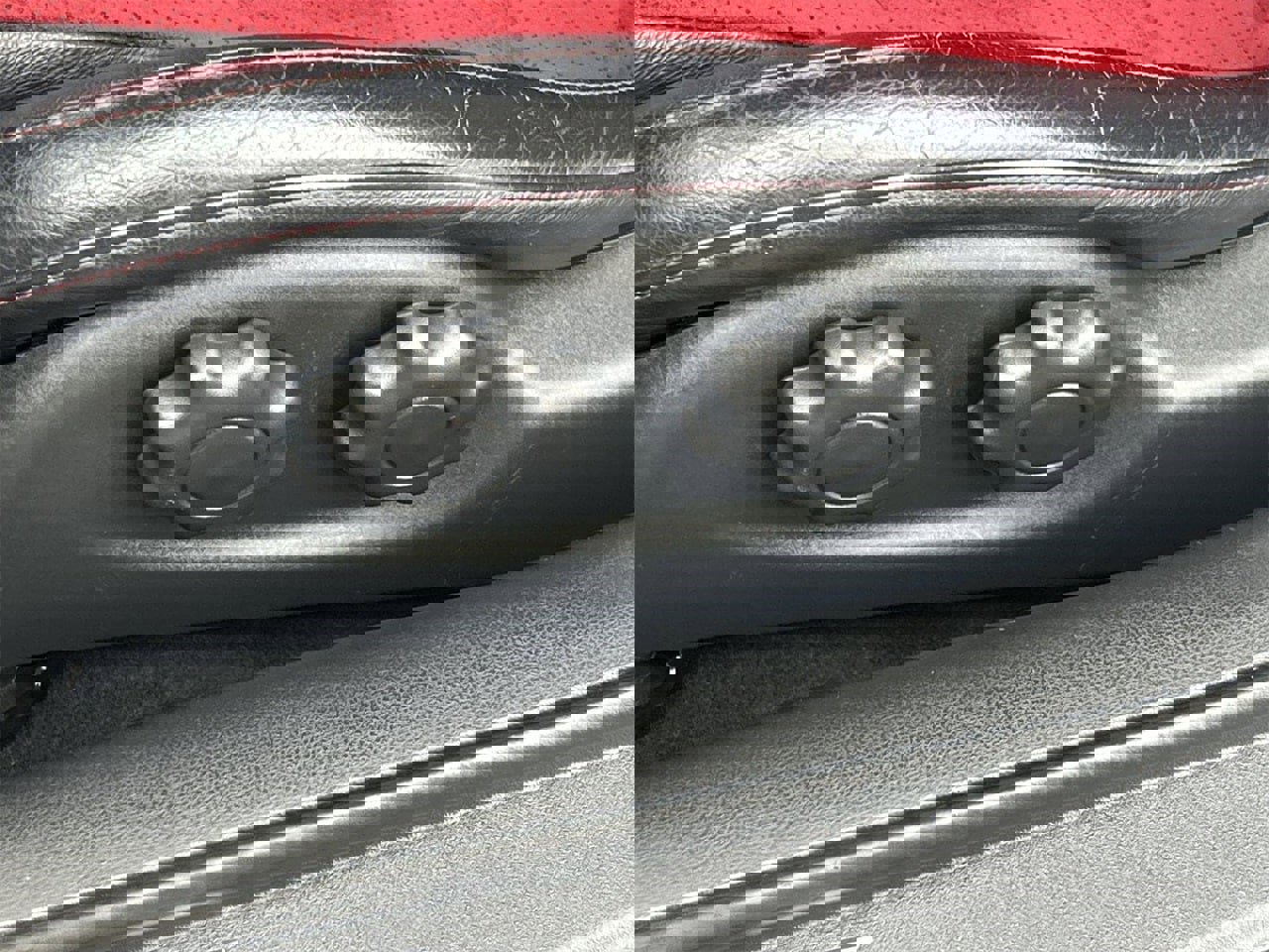 Used 2017 Nissan 370Z NISMO image 17