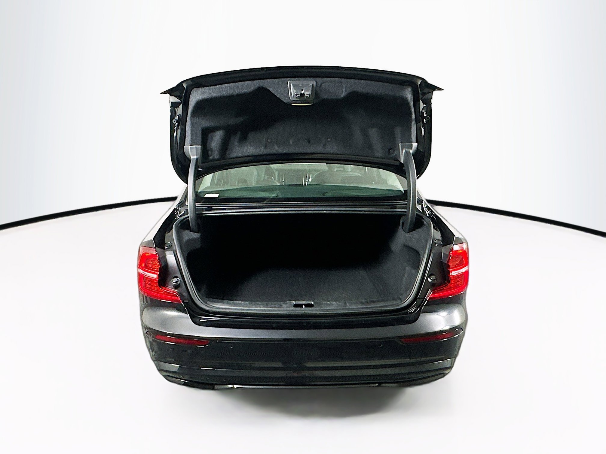 Used 2024 Volvo S60 B5 Plus image 29