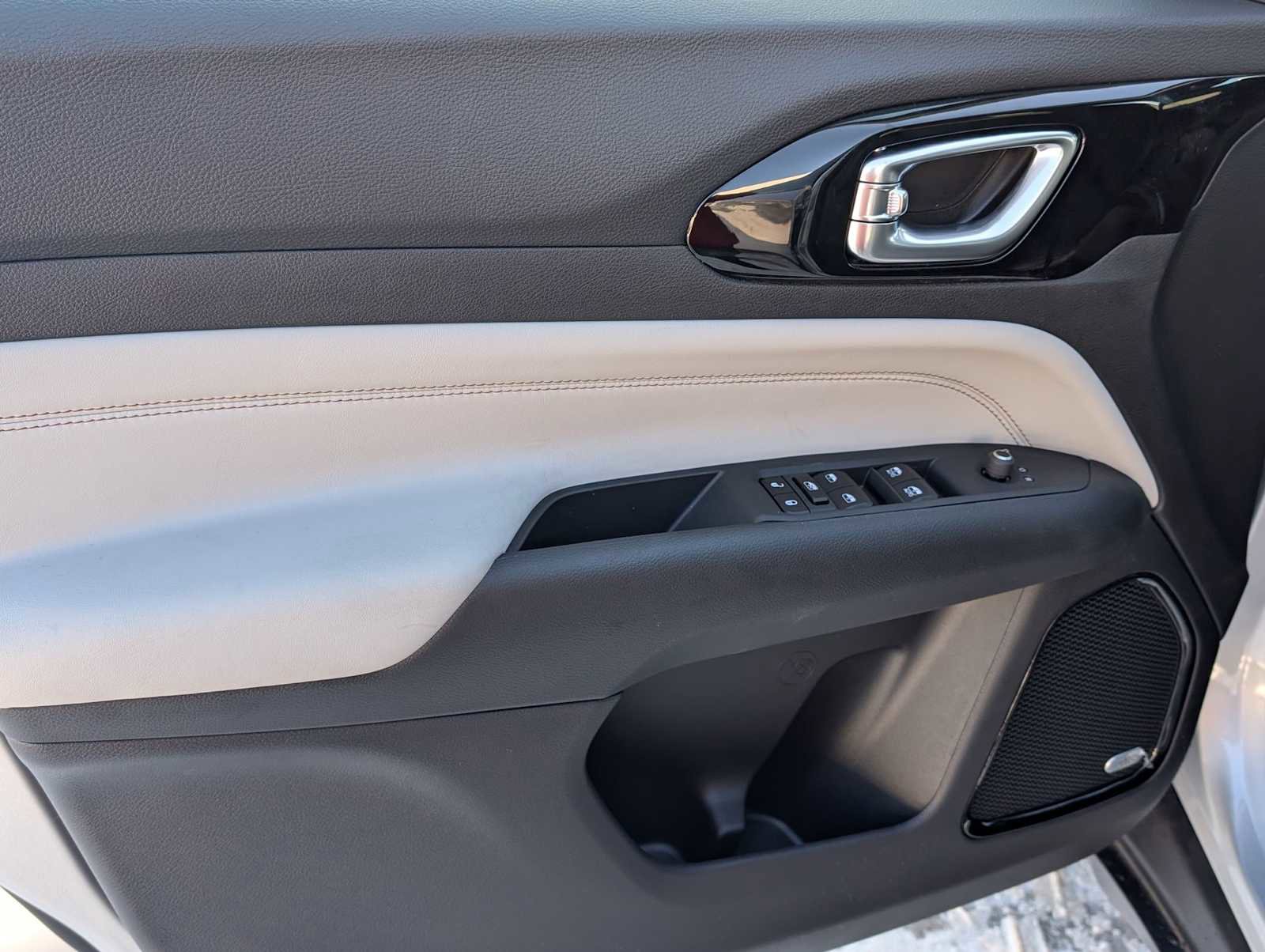 New 2026 Jeep Compass Limited w/ Sun, Sound & Navigation Group AWD/4WD image 6