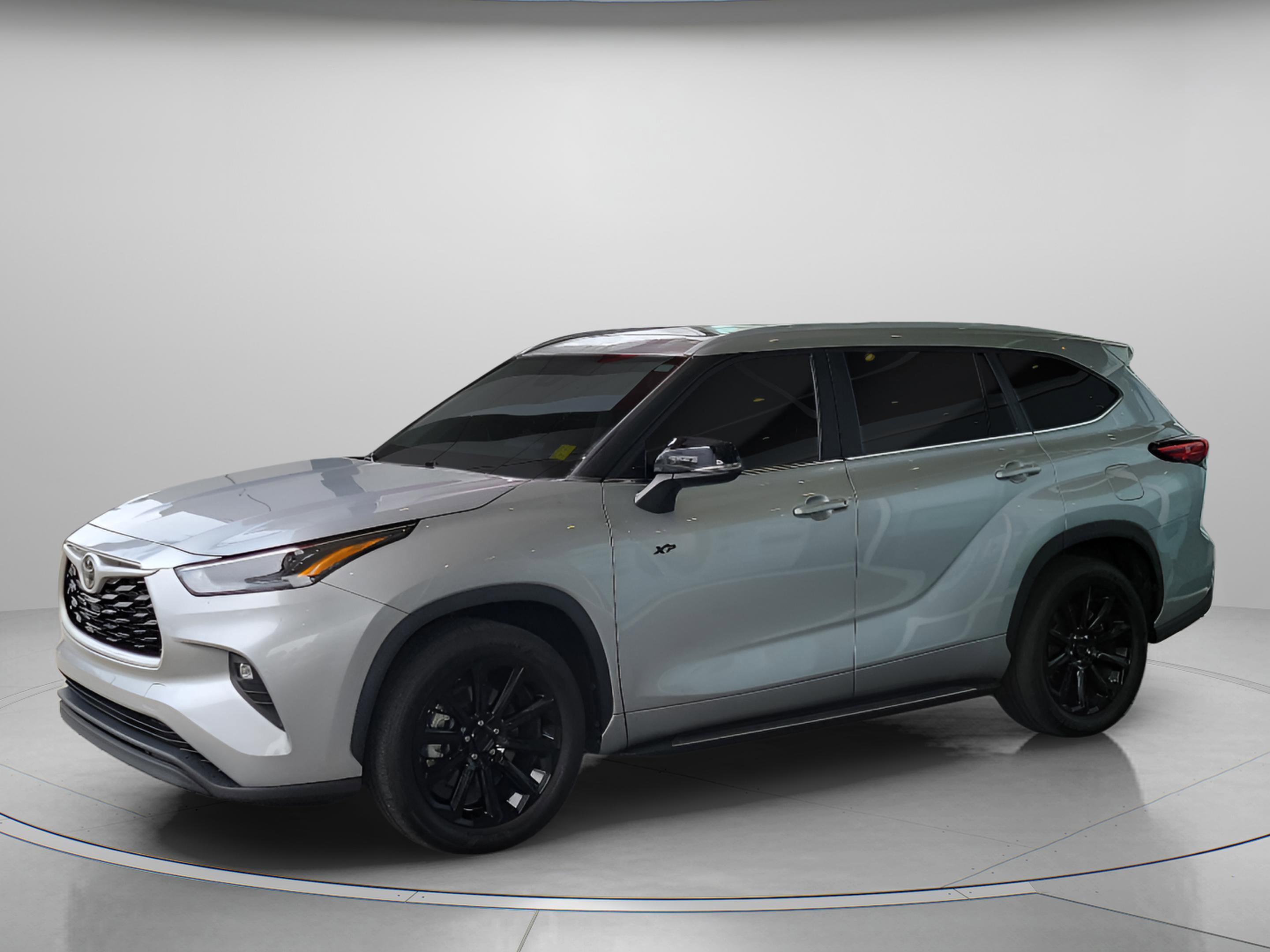 Used 2023 Toyota Highlander XLE image 2