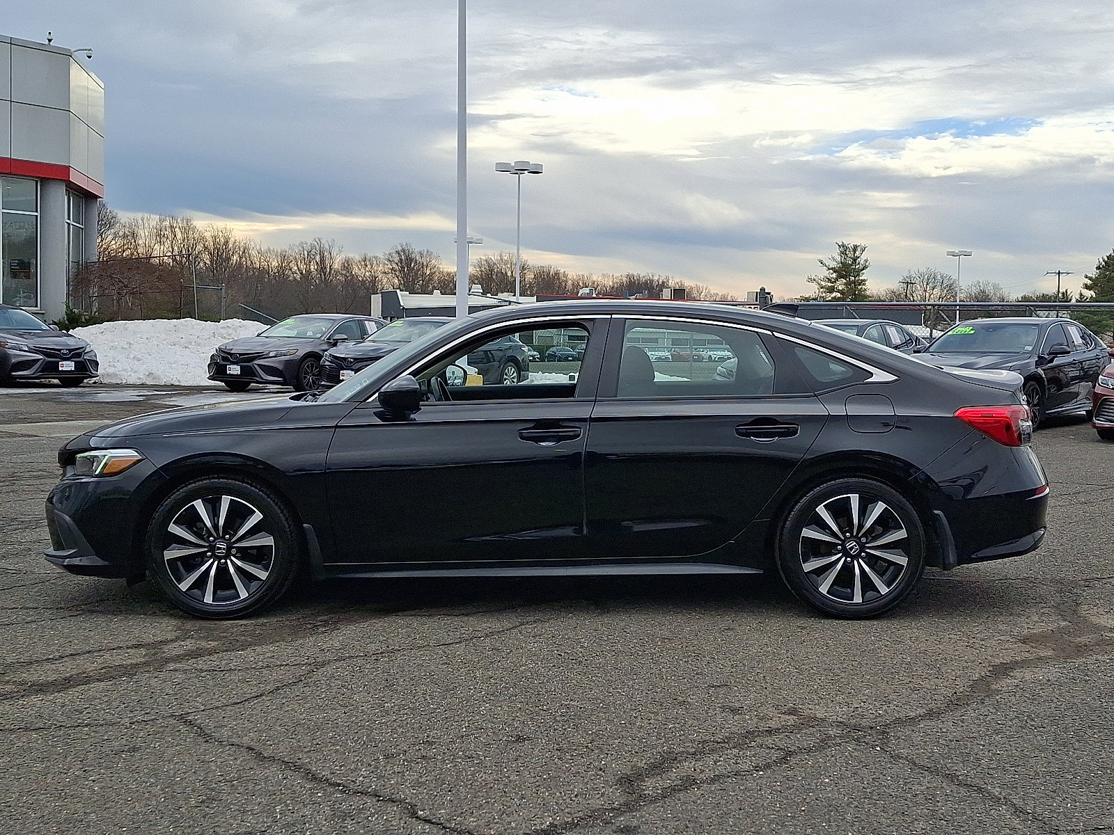 Used 2023 Honda Civic EX image 4