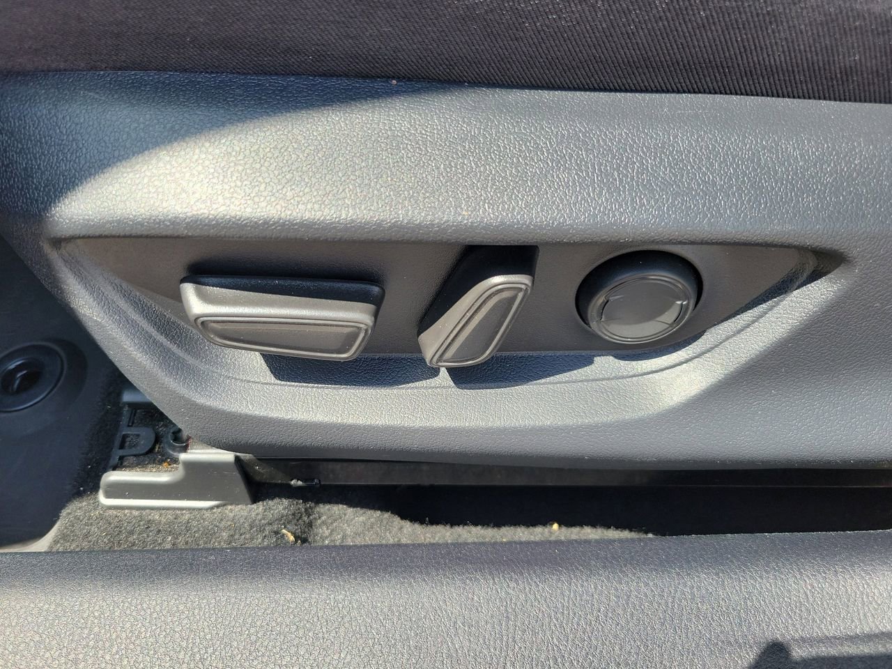 Used 2025 Toyota Camry LE w/ Convenience Package image 18