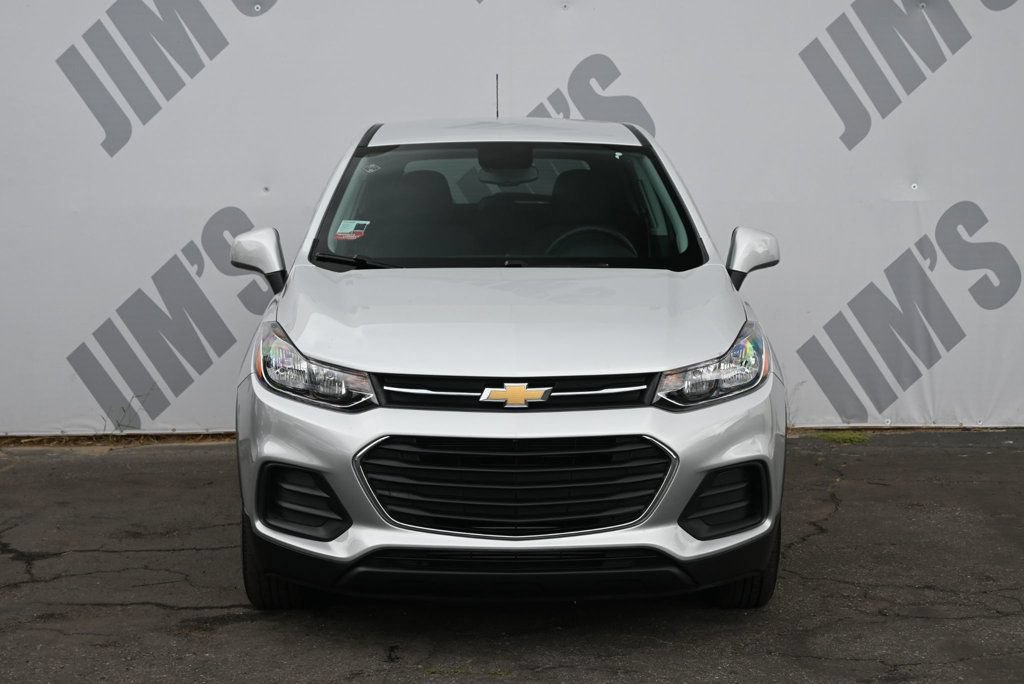 Used 2022 Chevrolet Trax LS w/ Tint and Cruise Package AWD/4WD image 2