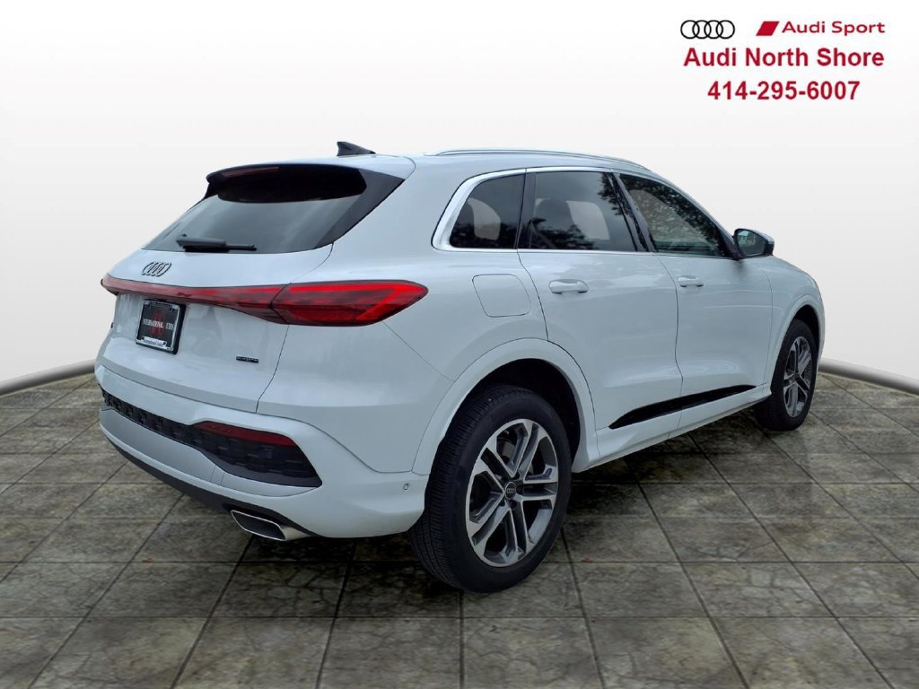Used 2025 Audi Q5 Premium Plus w/ Premium Plus AWD/4WD image 2
