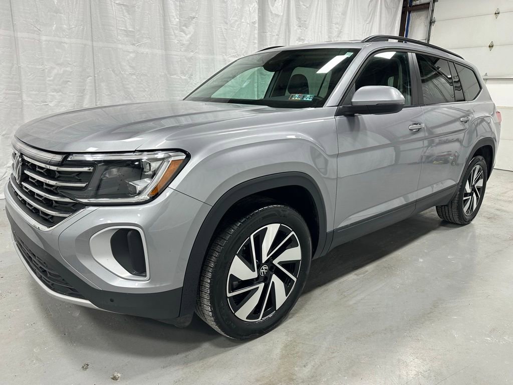 Used 2025 Volkswagen Atlas SE AWD/4WD image 3