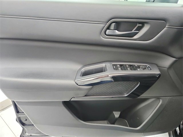 Used 2024 Nissan Pathfinder SV image 30