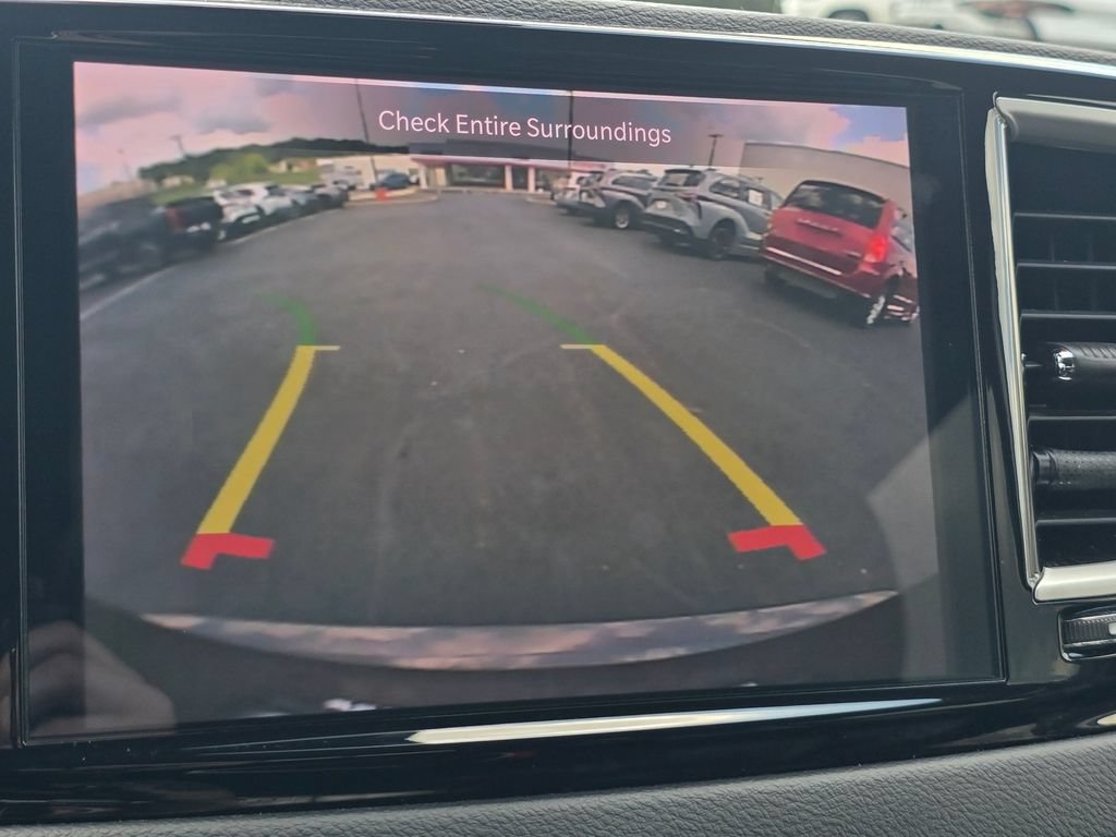 Used 2023 Chrysler Pacifica Touring-L FWD image 24