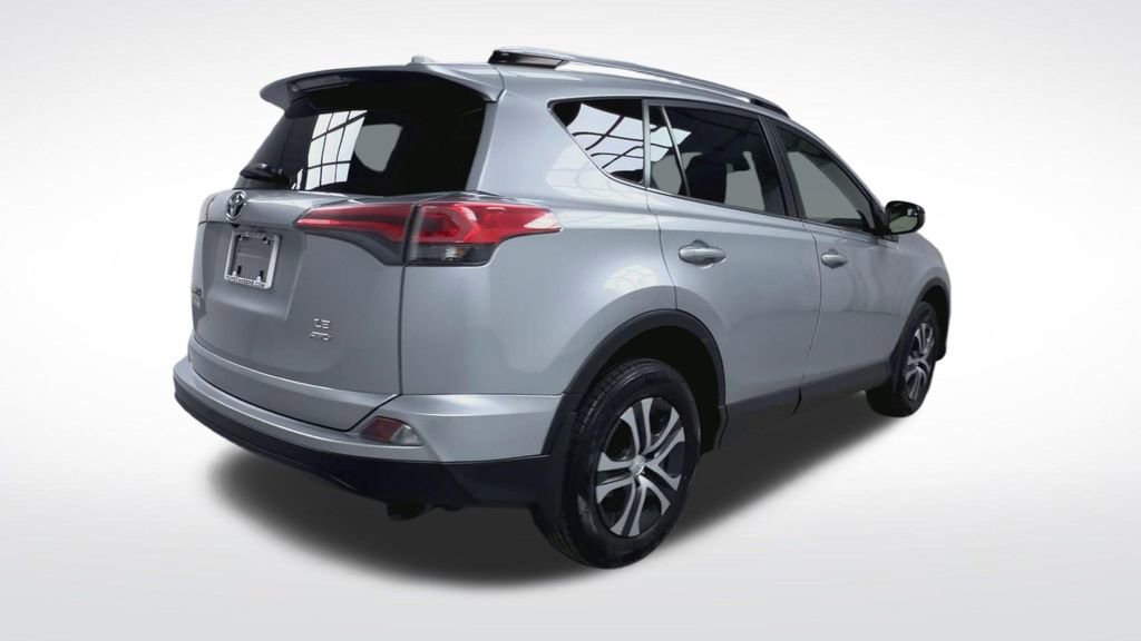 Used 2018 Toyota RAV4 LE w/ Carpet Mat Package image 8