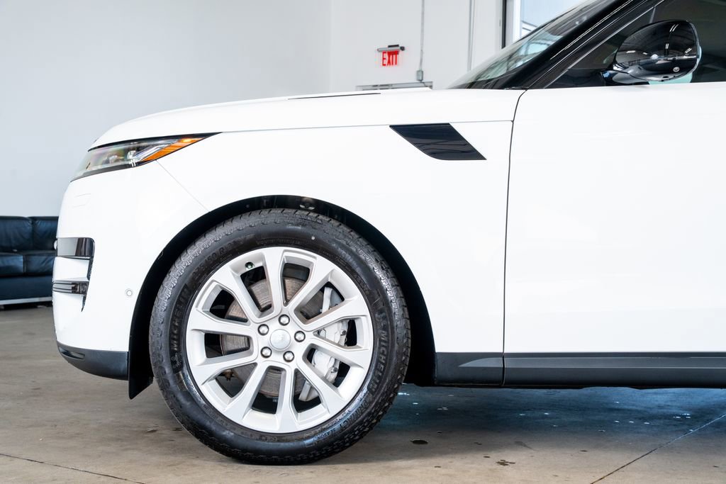 Used 2023 Land Rover Range Rover Sport SE image 9