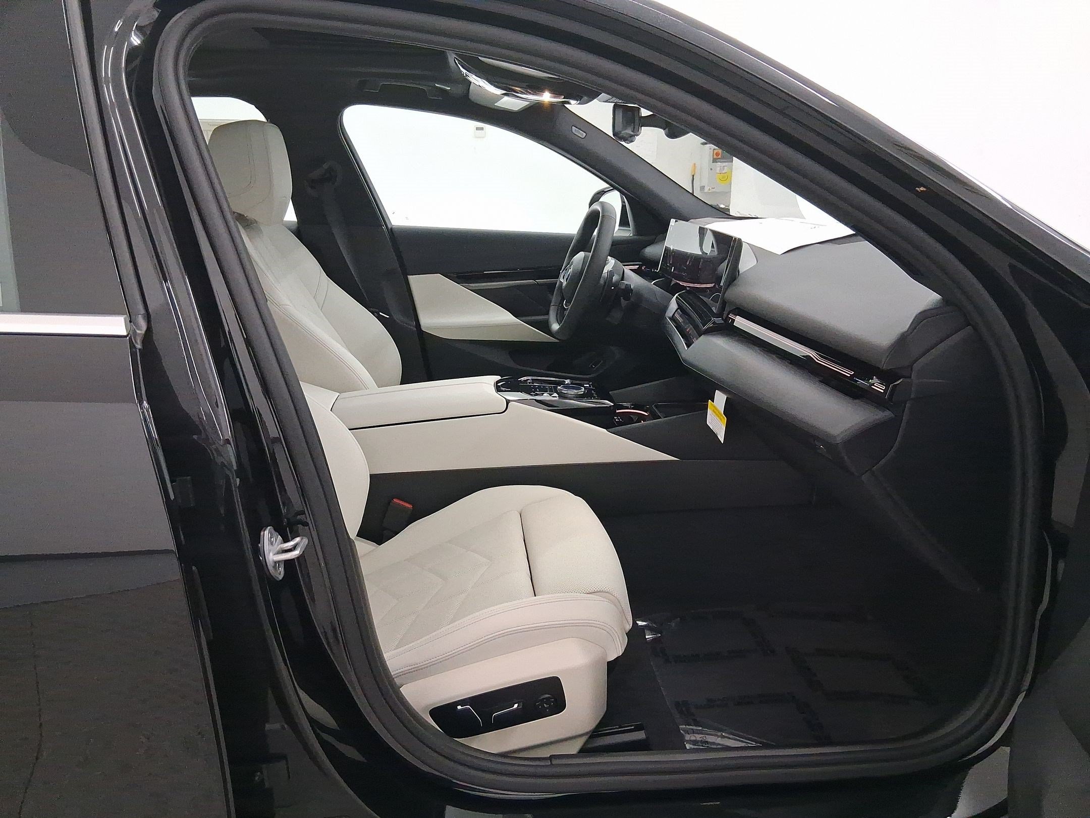 New 2026 BMW 530i RWD image 29
