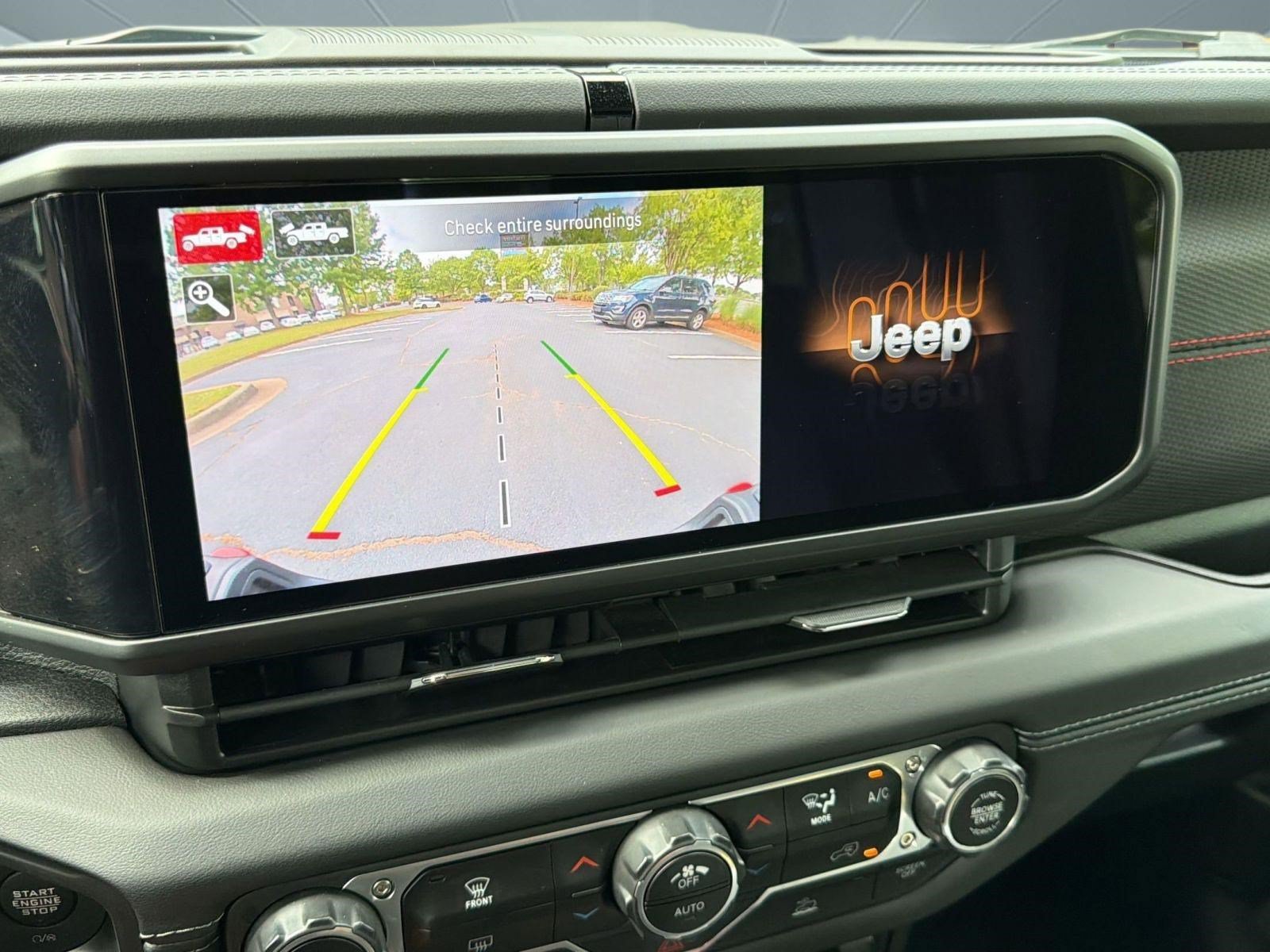 Used 2025 Jeep Gladiator Rubicon w/ Technology Group AWD/4WD image 29
