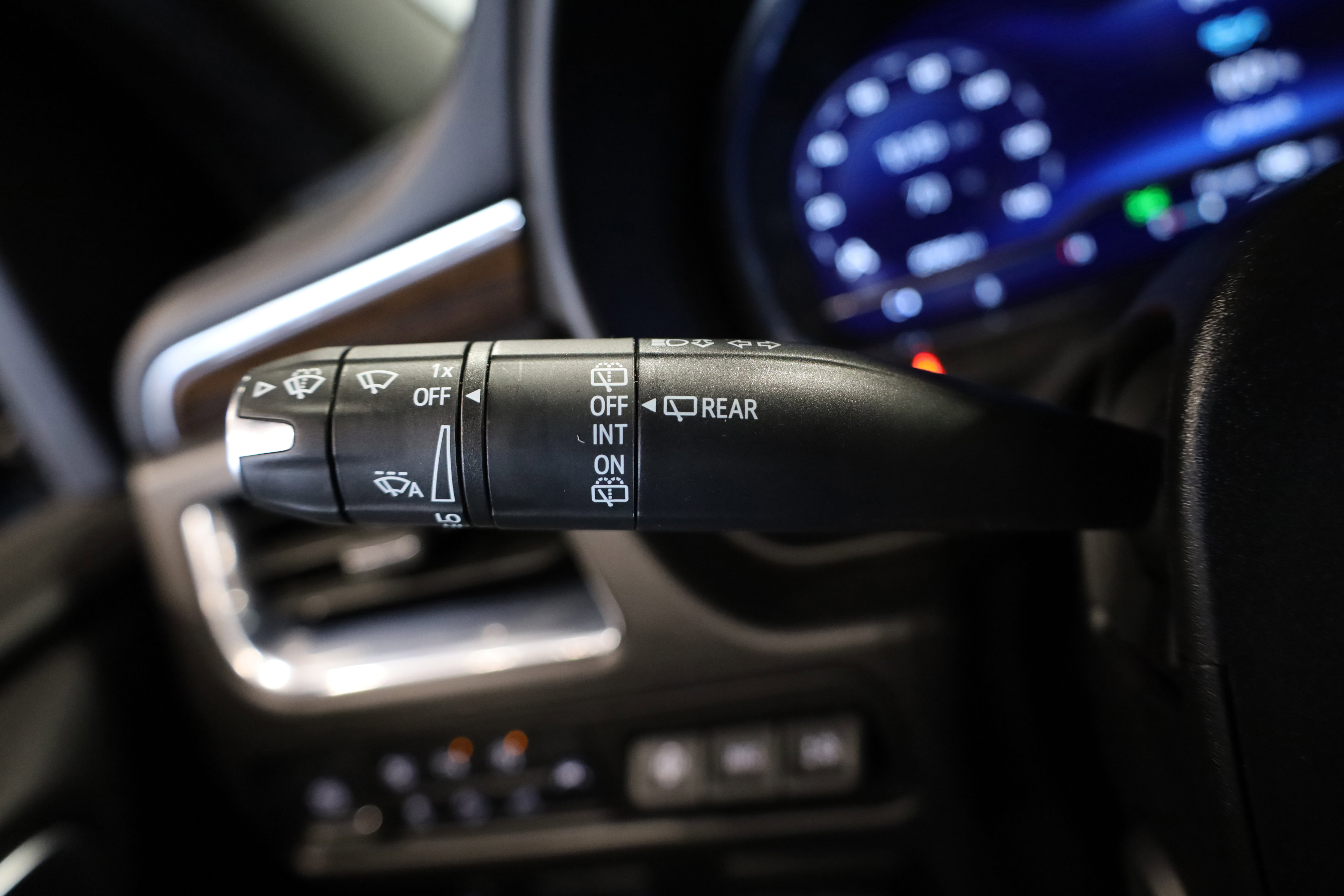 Used 2024 Chevrolet Suburban High Country w/ Advanced Technology Package image 22