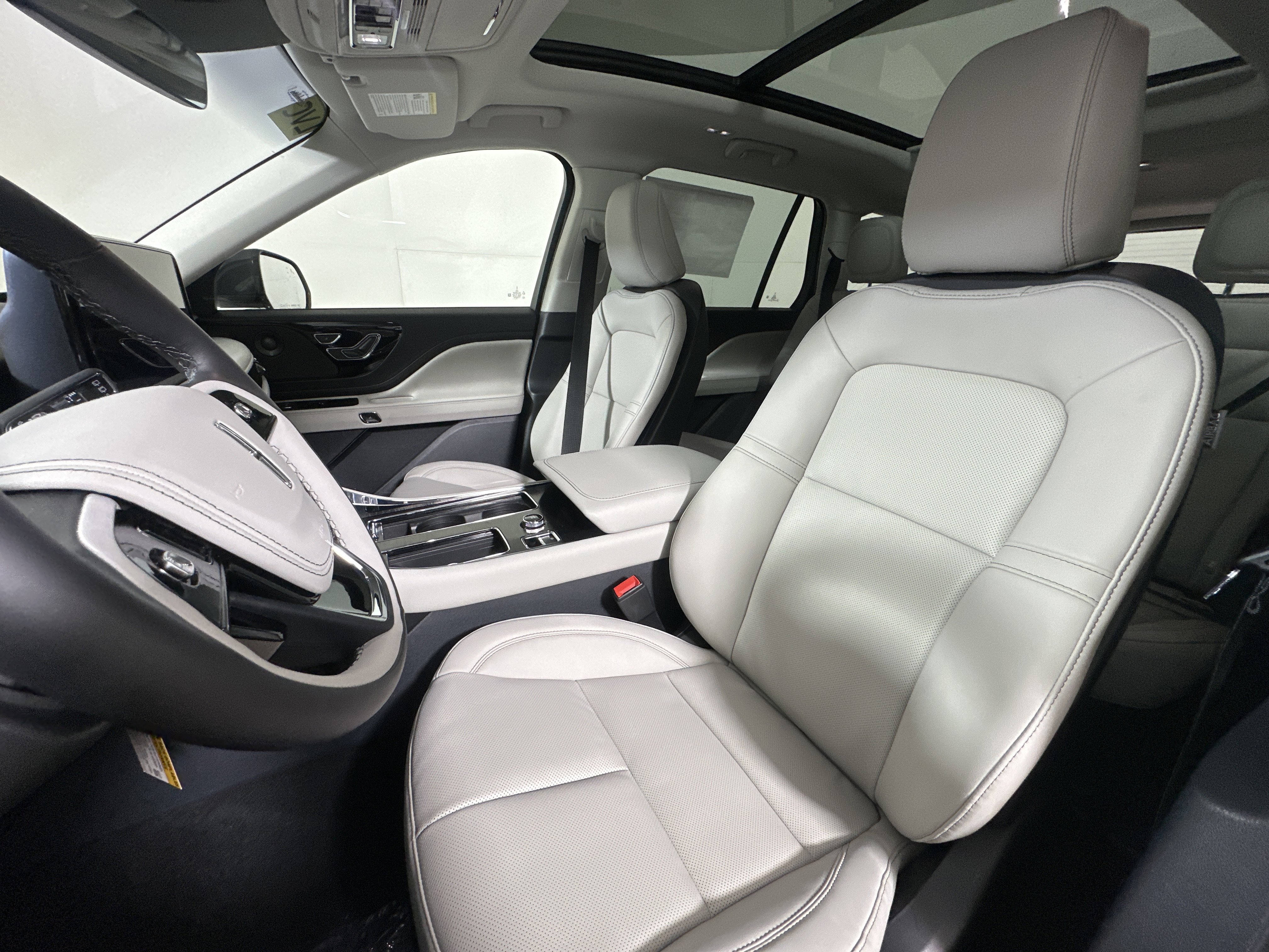 New 2025 Lincoln Aviator AWD image 9