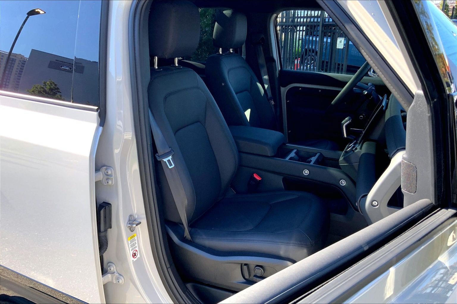 Certified 2026 Land Rover Defender 110 X-Dynamic SE AWD/4WD image 8