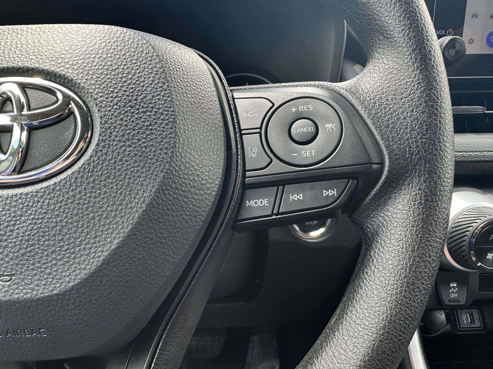 Used 2025 Toyota RAV4 XLE FWD image 13