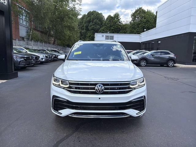 Used 2024 Volkswagen Tiguan SEL R-Line AWD/4WD image 3