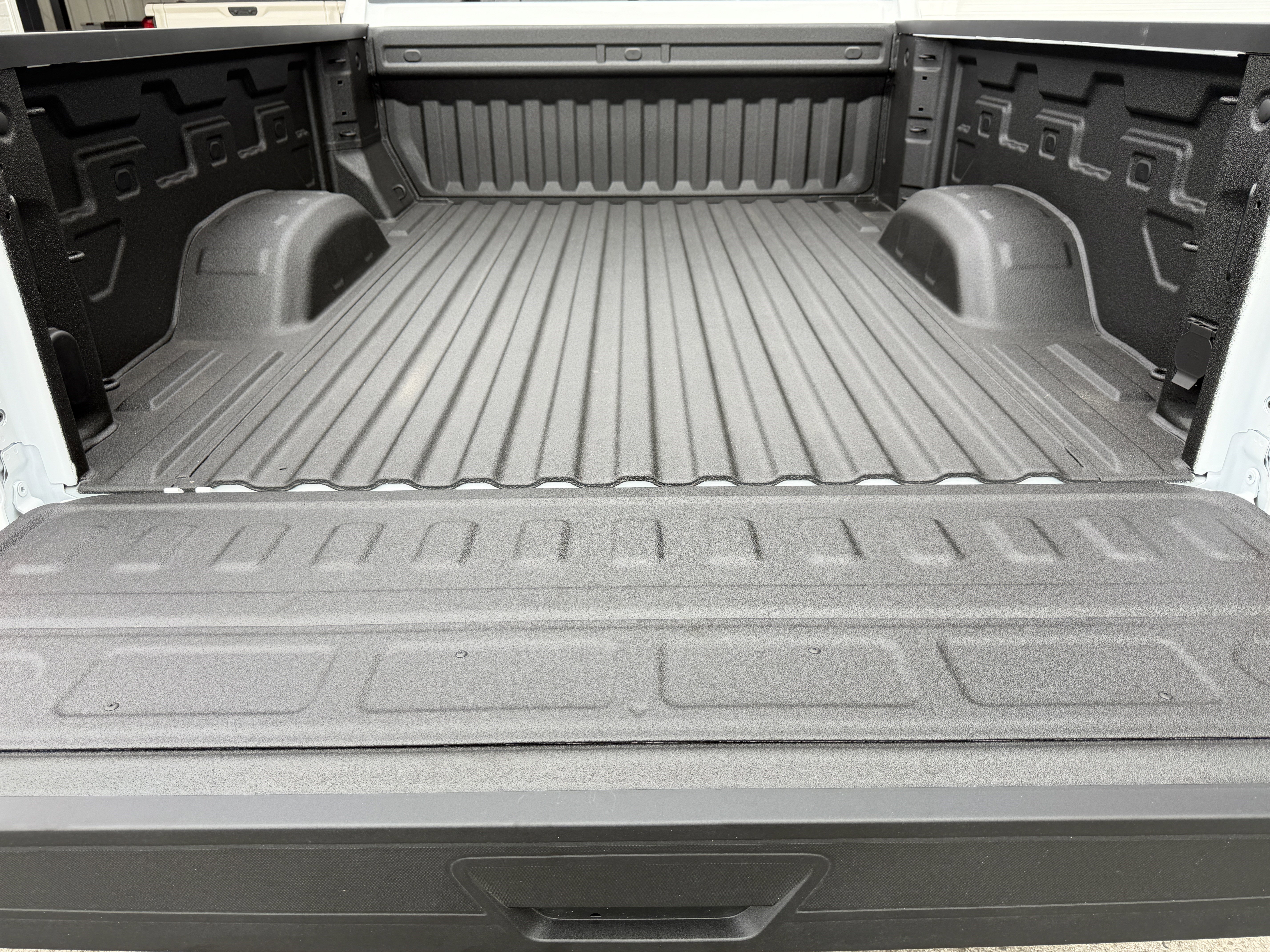 New 2026 GMC Sierra 2500 Pro w/ Convenience Package image 4