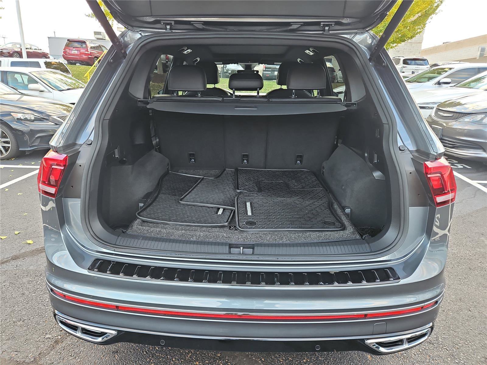 Certified 2023 Volkswagen Tiguan SEL R-Line image 5