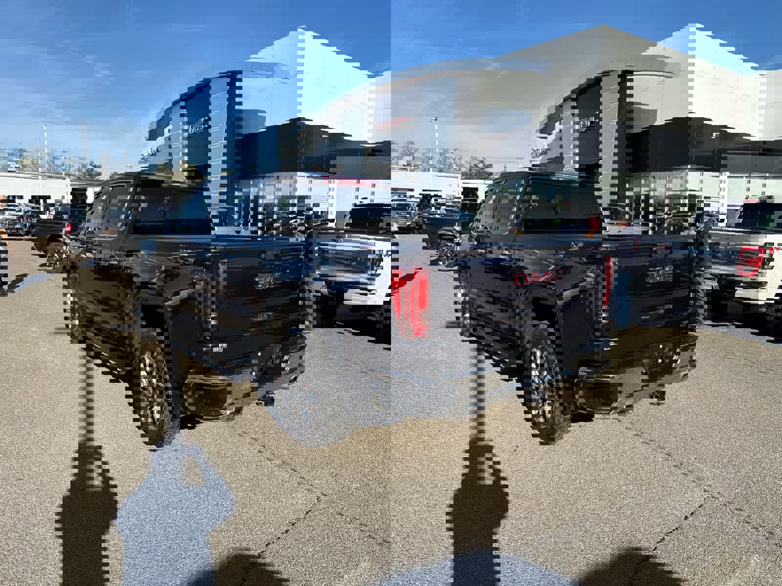 Used 2022 GMC Sierra 1500 SLT AWD/4WD image 3