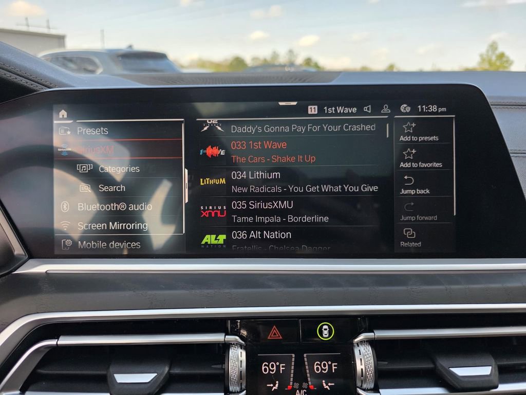 Used 2022 BMW X7 xDrive40i w/ M Sport Package image 19