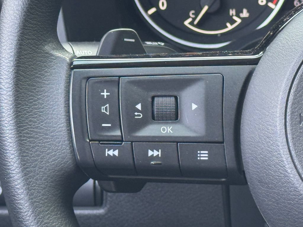 Certified 2021 Nissan Rogue SV FWD image 16