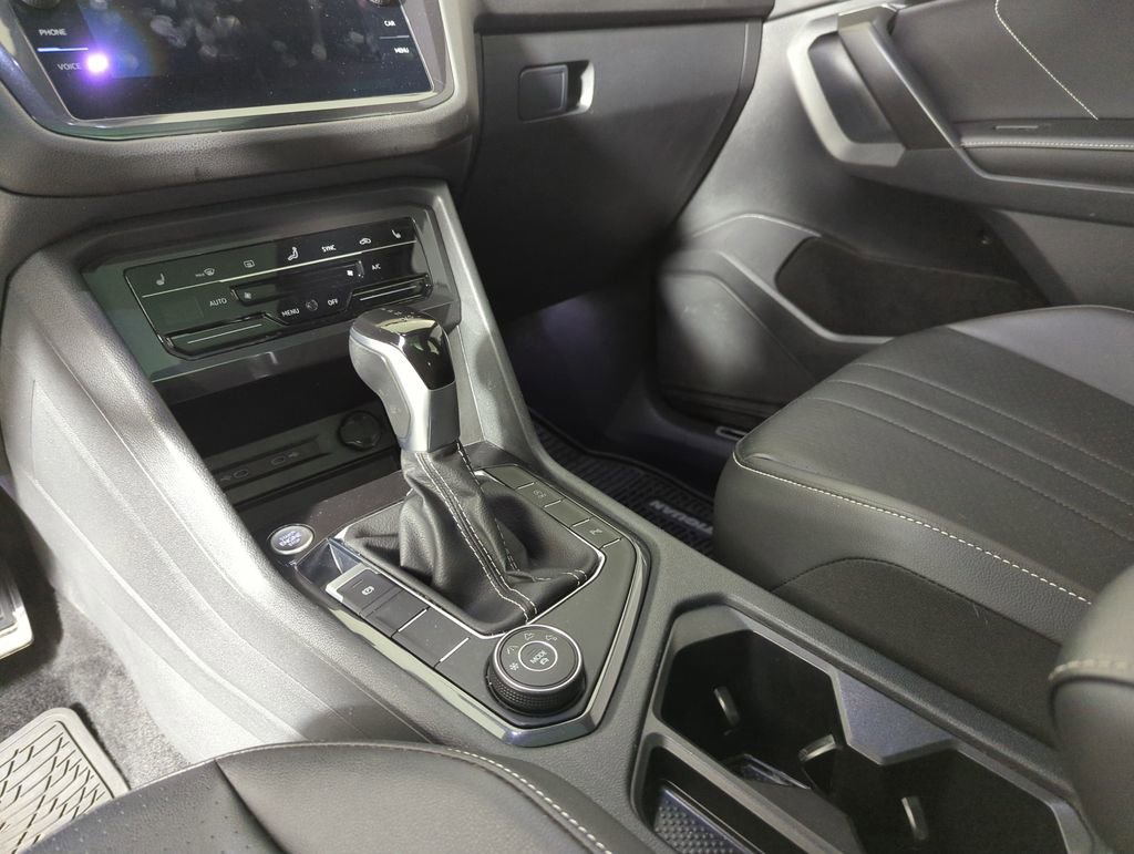 Used 2022 Volkswagen Tiguan SE R-Line image 19