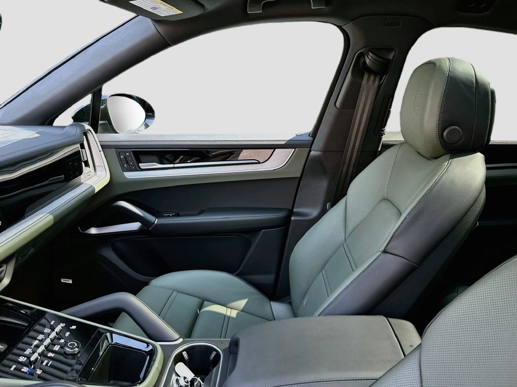 New 2026 Porsche Cayenne Coupe AWD/4WD image 26