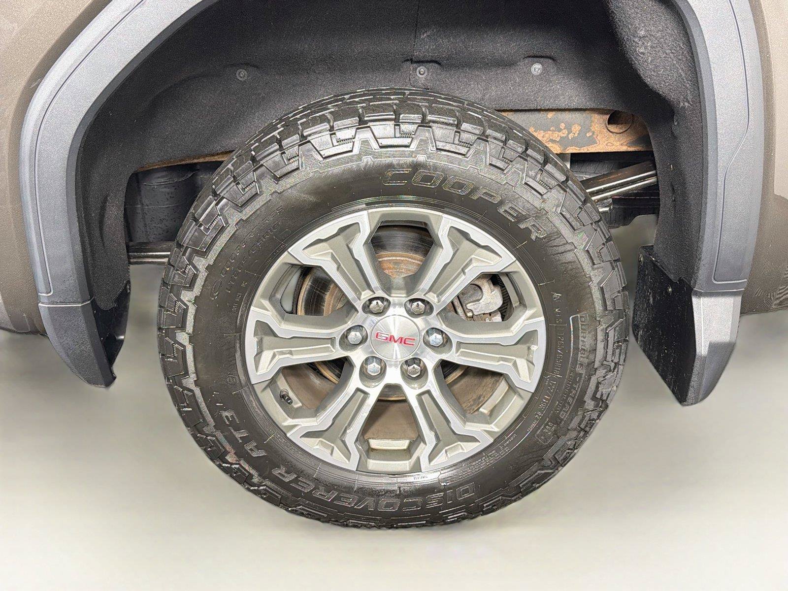 Used 2019 GMC Sierra 1500 SLT w/ Driver Alert Package I AWD/4WD image 35