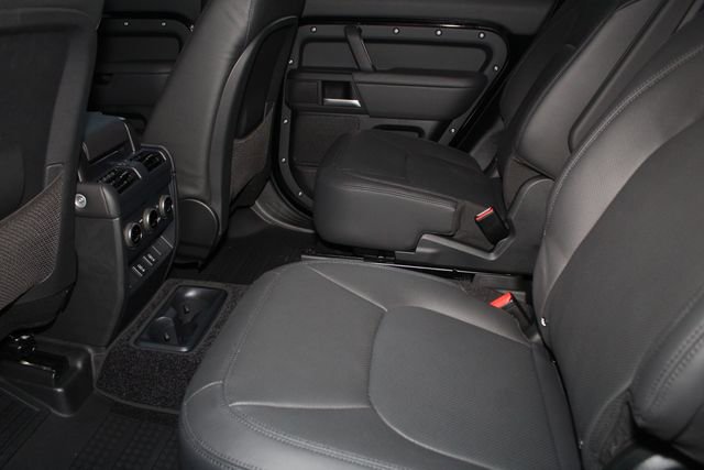 New 2026 Land Rover Defender 130 X-Dynamic SE image 5