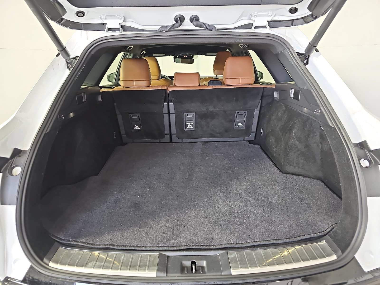 Used 2025 Toyota Crown Signia AWD/4WD image 12