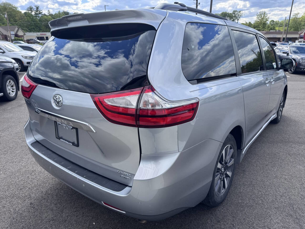 Used 2019 Toyota Sienna Limited AWD/4WD image 5