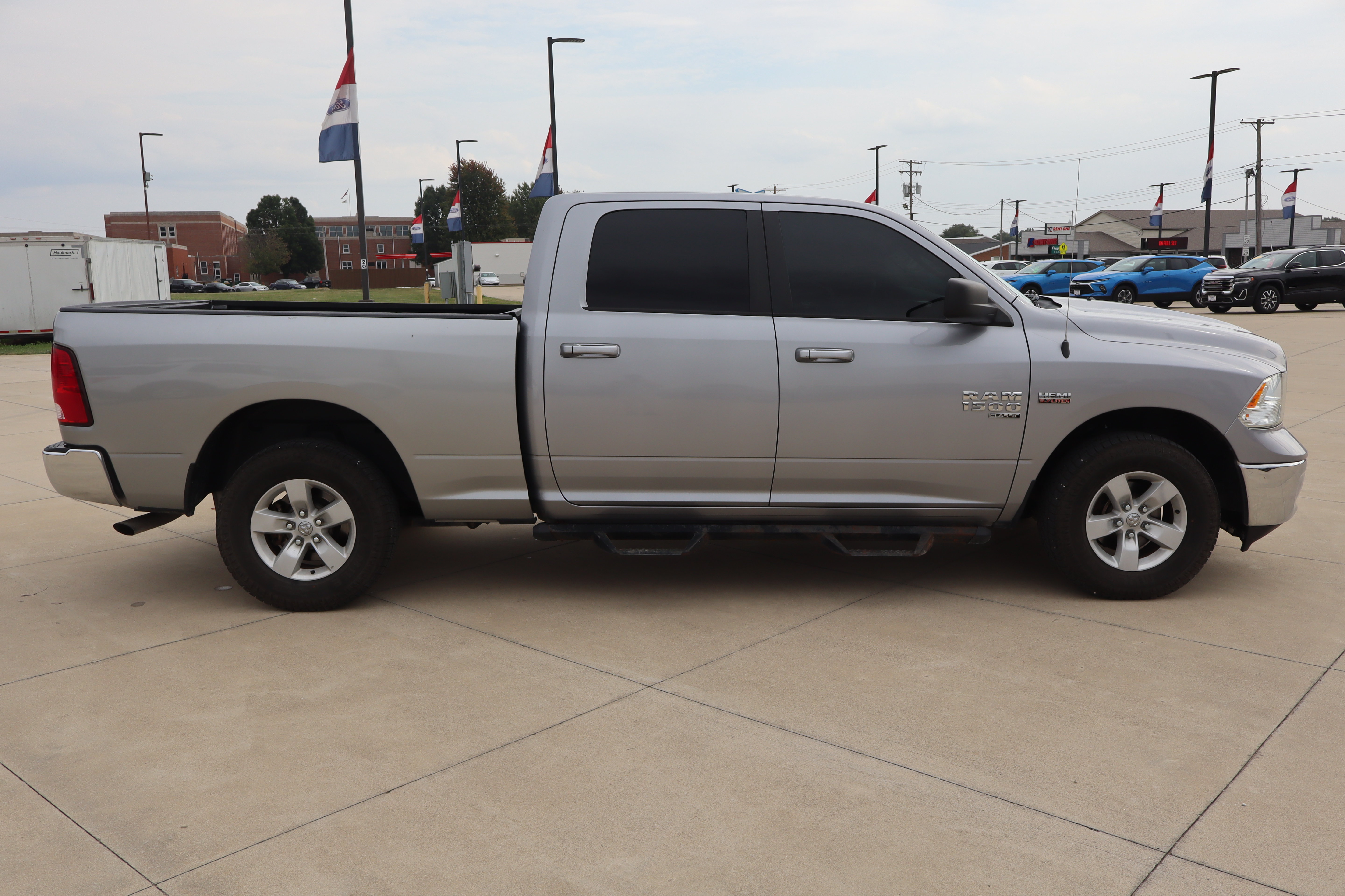 Used 2020 RAM 1500 Classic SLT AWD/4WD image 5