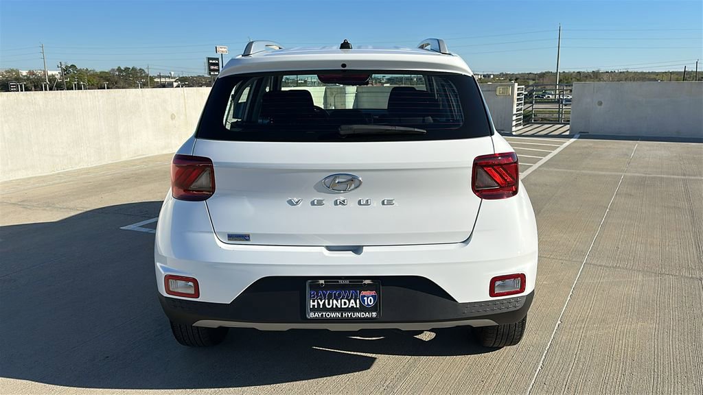 Used 2025 Hyundai Venue SEL image 12