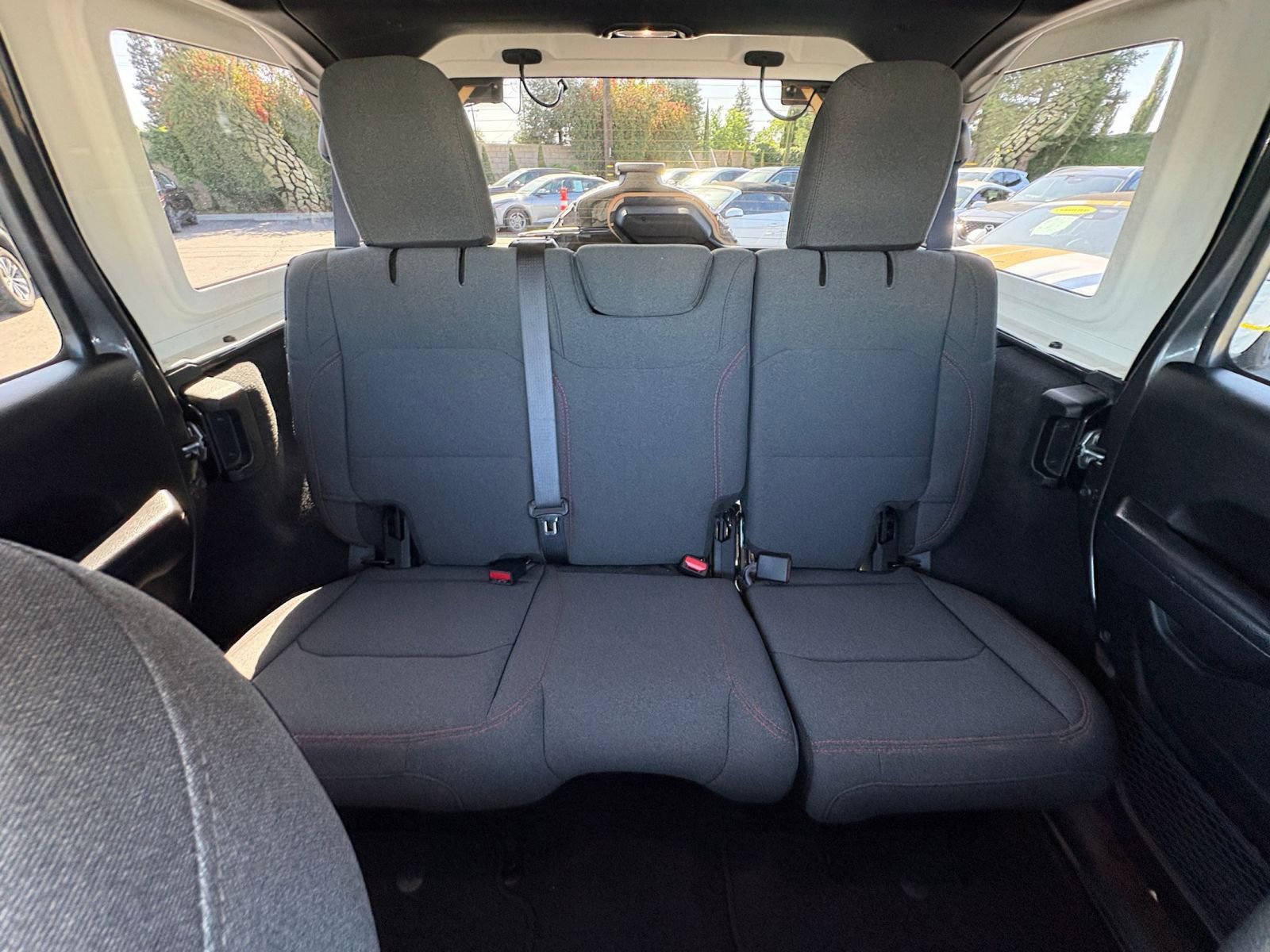 Used 2025 Jeep Wrangler Unlimited Rubicon image 37