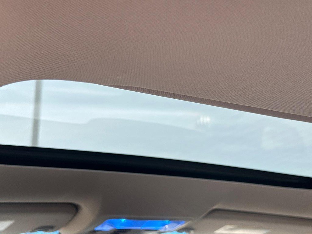 Used 2017 Toyota Avalon Limited w/ All Weather Liner Package image 11