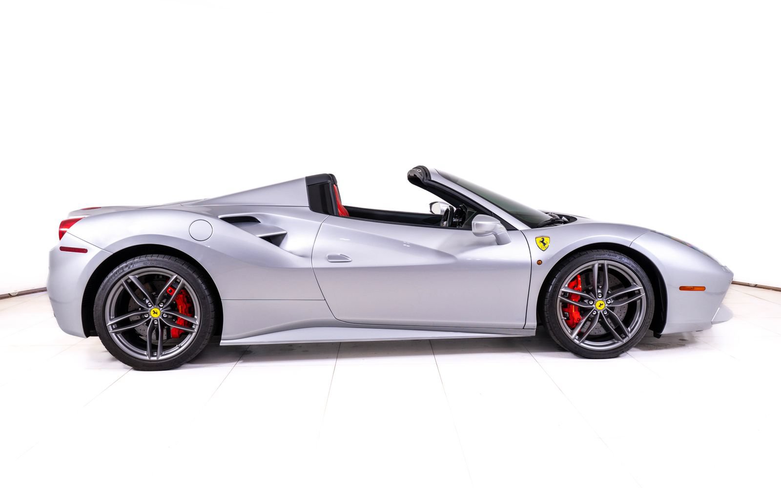Used 2019 Ferrari 488 Spider RWD image 8