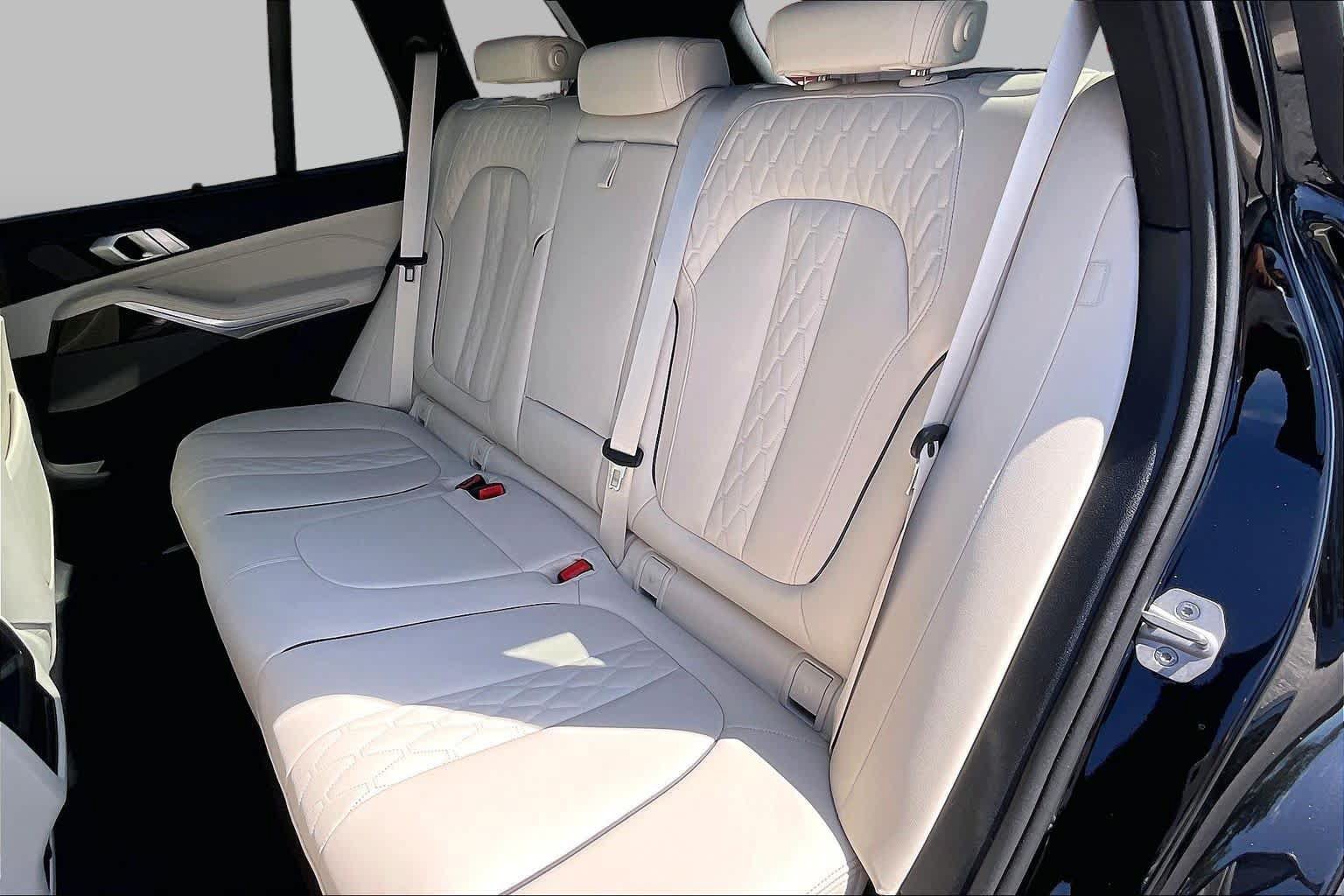 Used 2024 BMW X5 xDrive40i w/ Executive Package AWD/4WD image 21