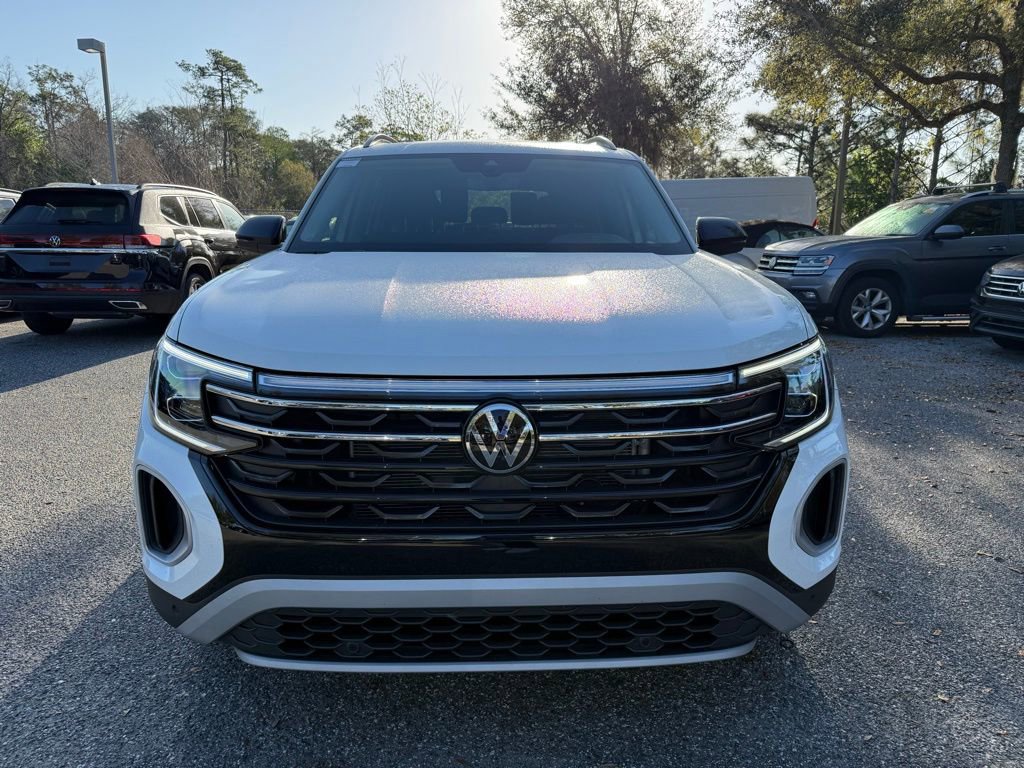 Used 2025 Volkswagen Atlas Peak Edition SE image 2