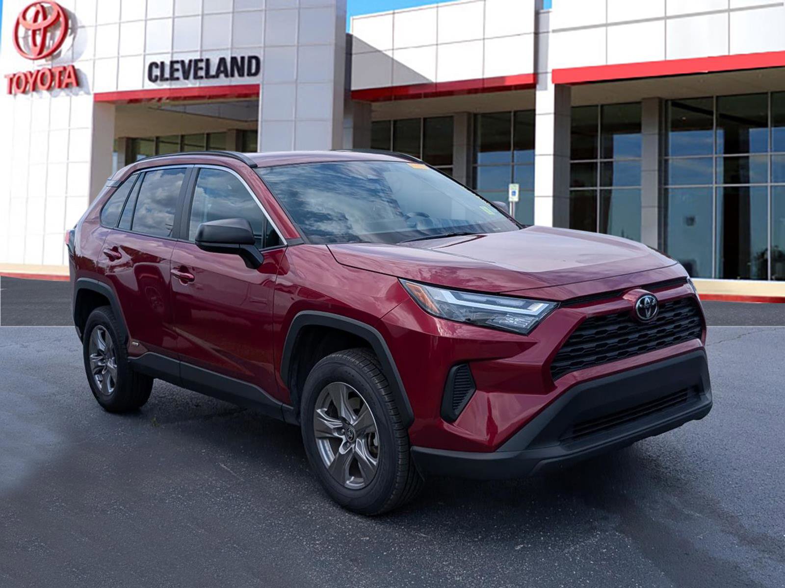 Used 2025 Toyota RAV4 LE AWD/4WD image 2