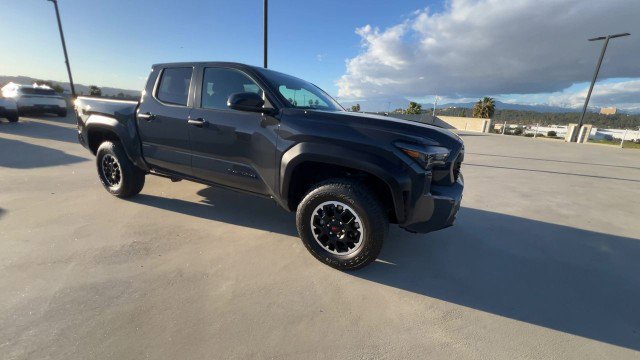 Used 2025 Toyota Tacoma TRD Off-Road image 2