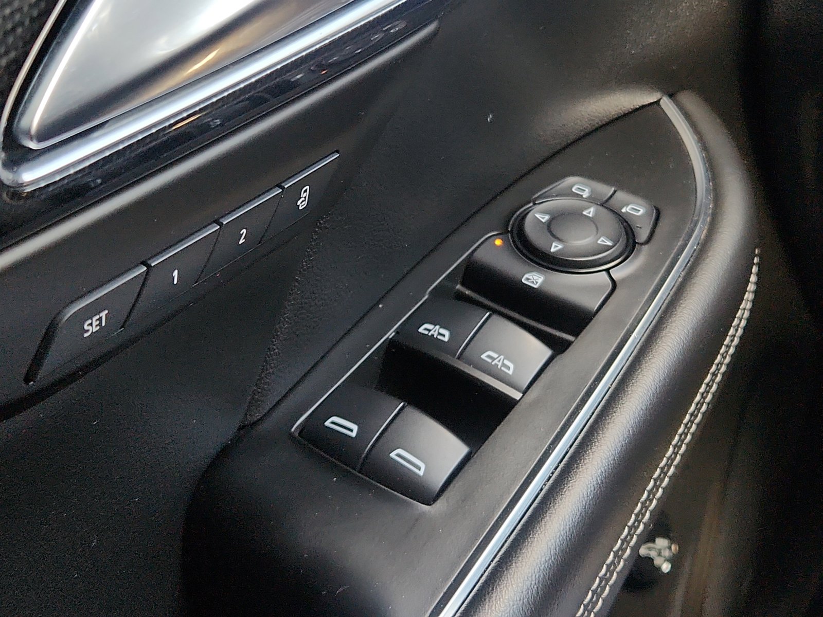 Used 2022 Buick Envision Essence w/ Sport Touring Package FWD image 16