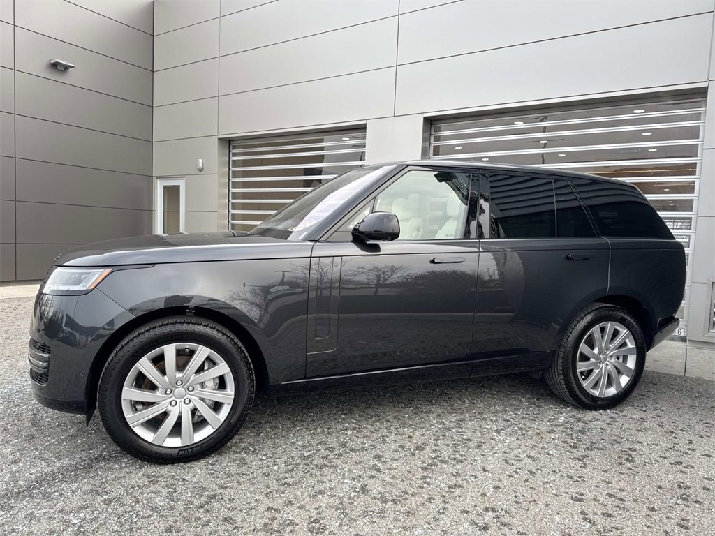 Used 2023 Land Rover Range Rover SE image 3