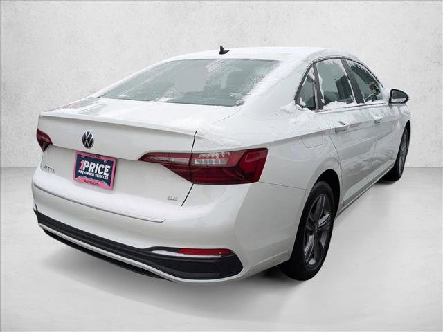 Used 2024 Volkswagen Jetta SE image 4
