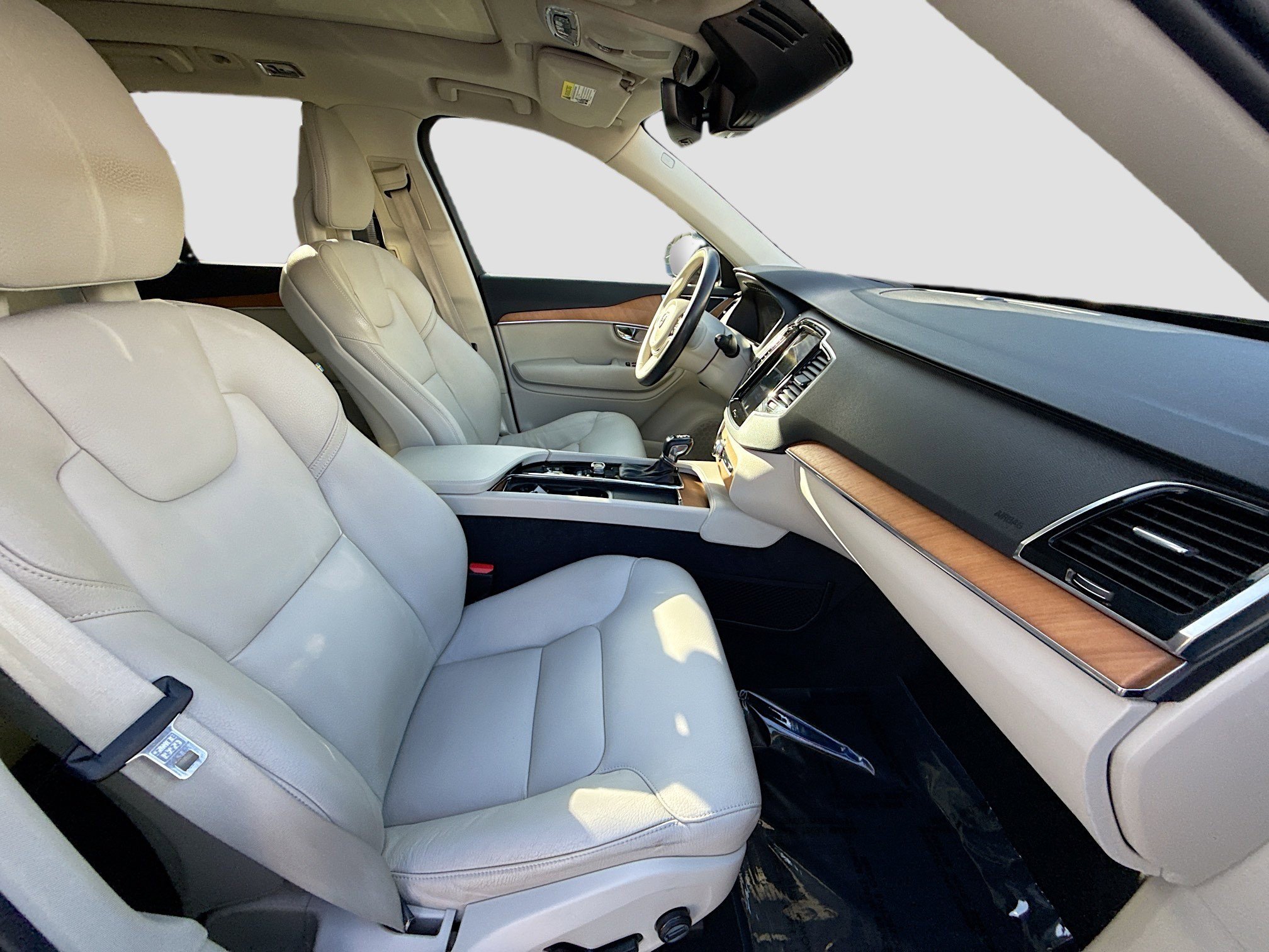 Used 2021 Volvo XC90 T6 Momentum w/ Advanced Package image 32